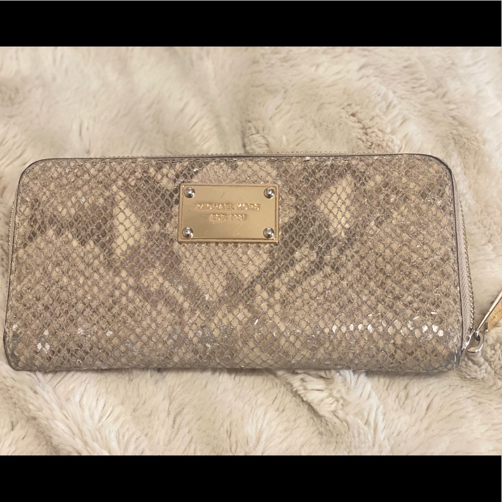 Michael Kors Zipper Wallet
